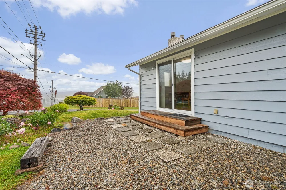 209 Harrison Street South Bend, WA 98586