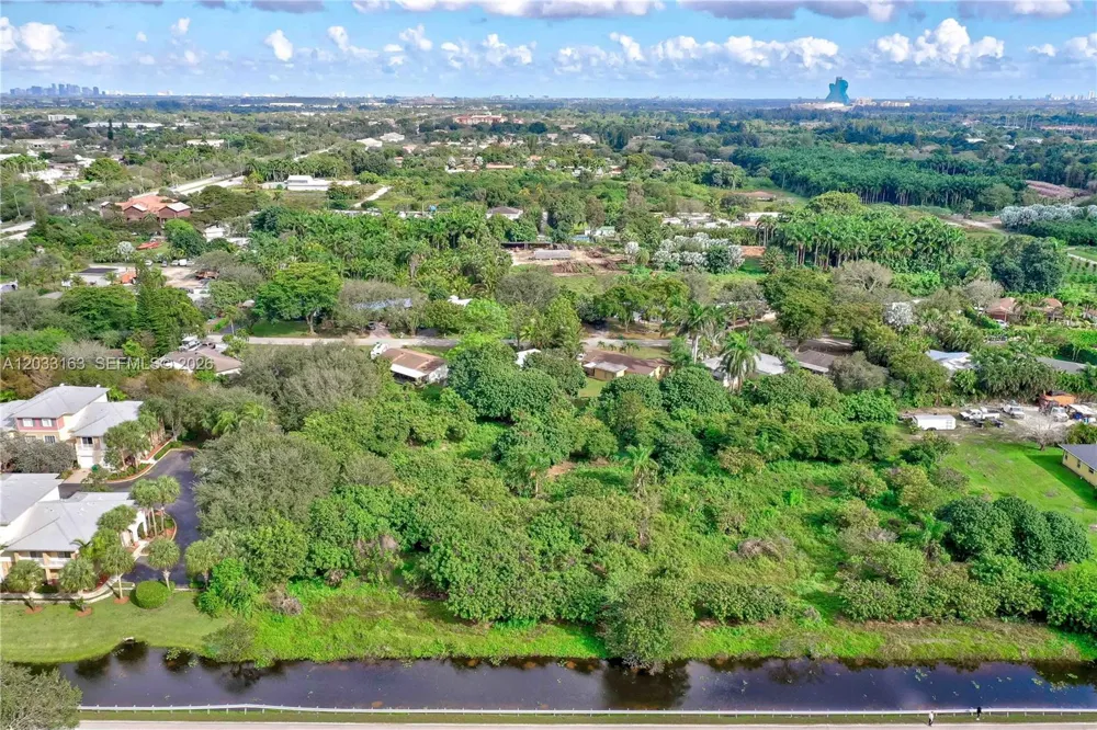 76 SW Ave Davie, FL 33314