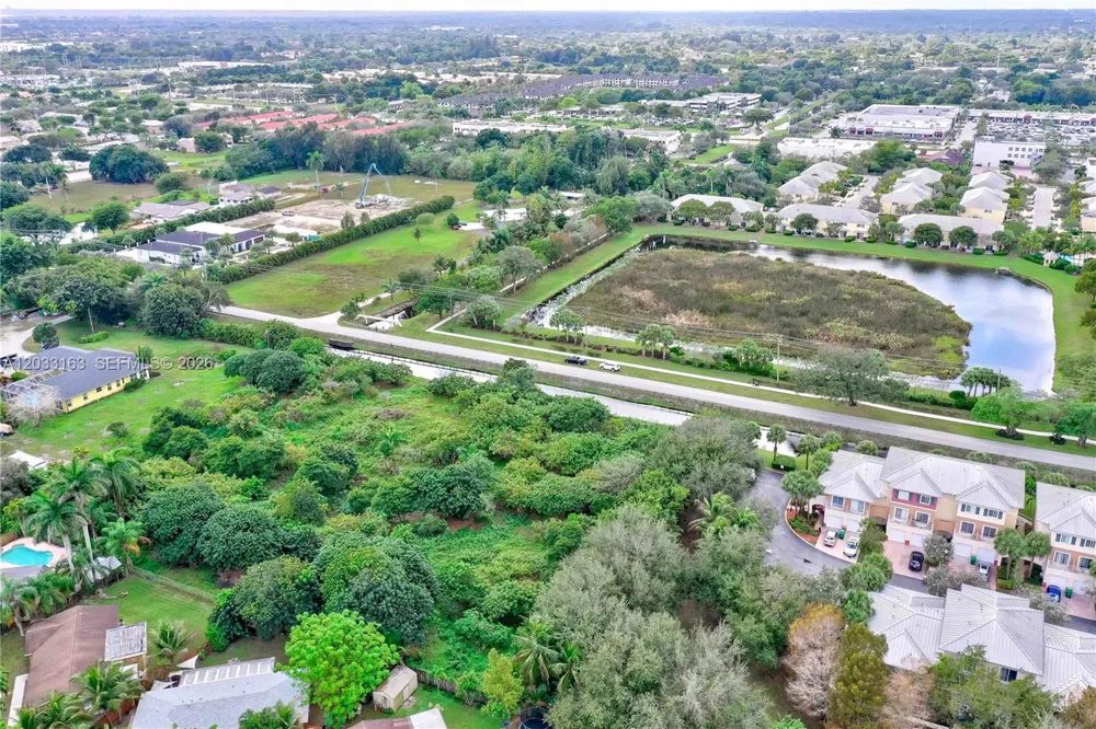 76 SW Ave Davie, FL 33314