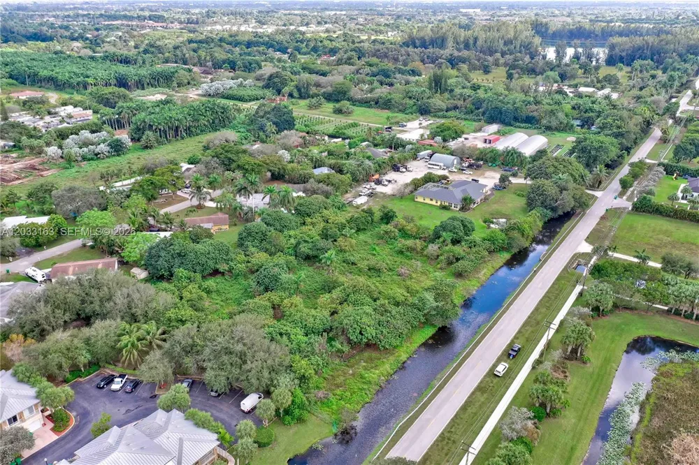 76 SW Ave Davie, FL 33314