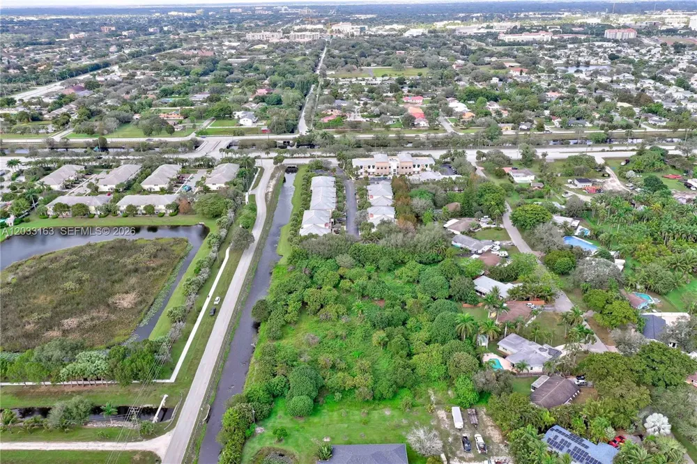 76 SW Ave Davie, FL 33314