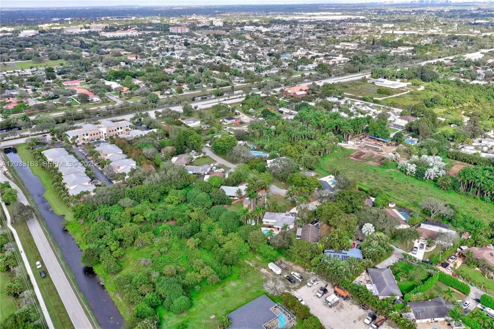 76 SW Ave Davie, FL 33314