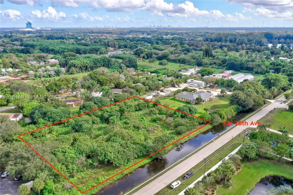 76 SW Ave Davie, FL 33314