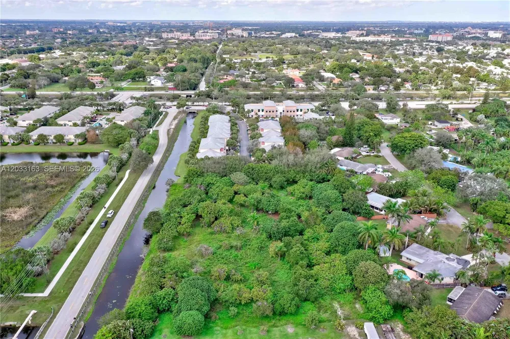 76 SW Ave Davie, FL 33314