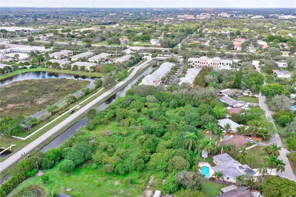76 SW Ave Davie, FL 33314
