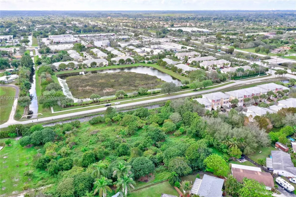 76 SW Ave Davie, FL 33314