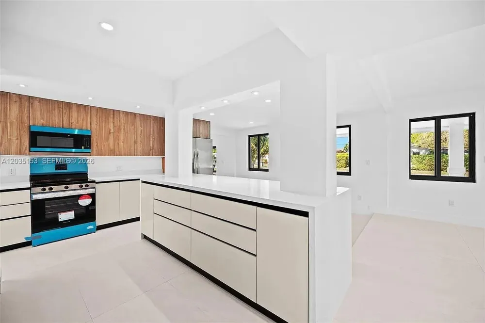 10000 SW 43rd St Miami, FL 33165