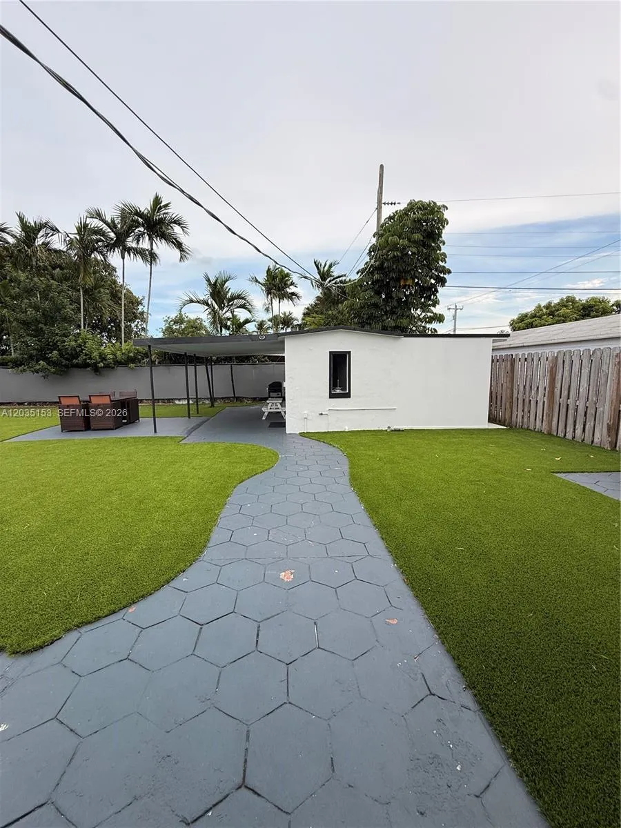 10000 SW 43rd St Miami, FL 33165