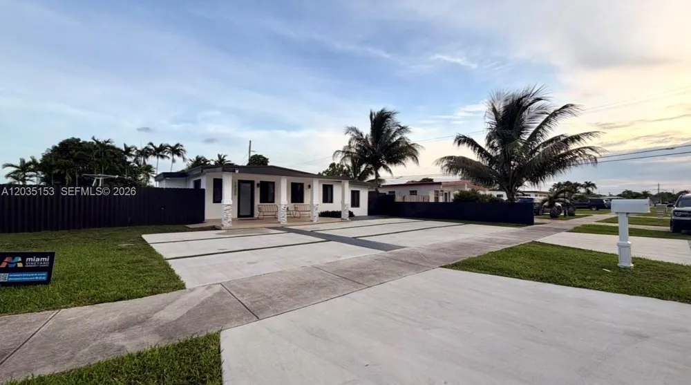 10000 SW 43rd St Miami, FL 33165