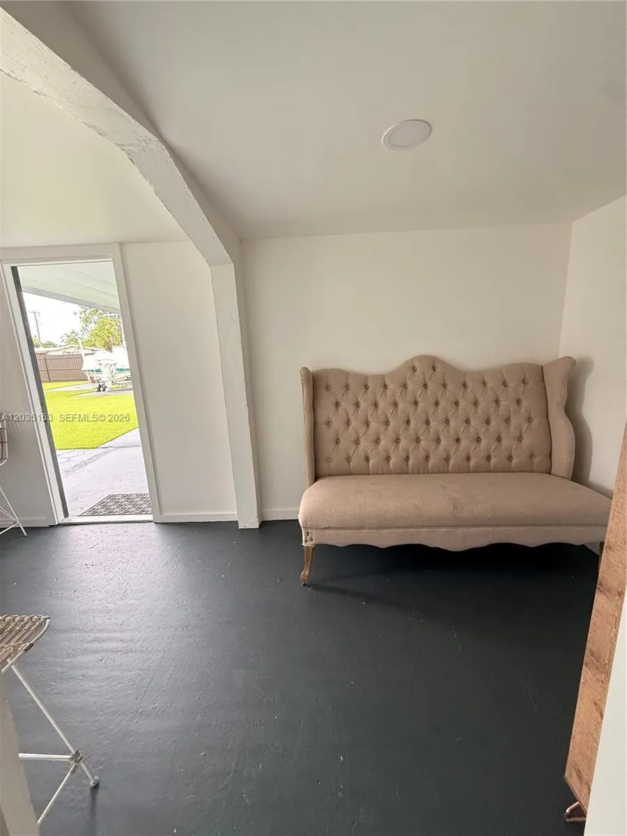 10000 SW 43rd St Miami, FL 33165