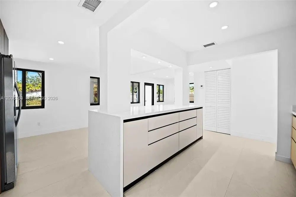 10000 SW 43rd St Miami, FL 33165