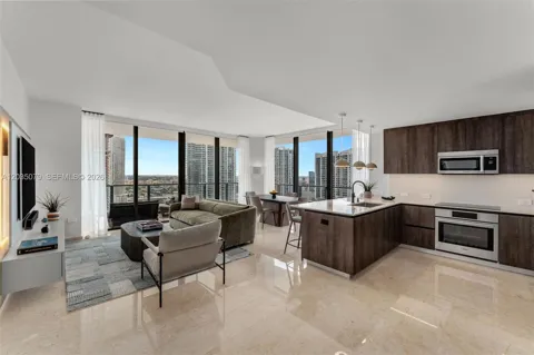 68 SE 6th St #2612