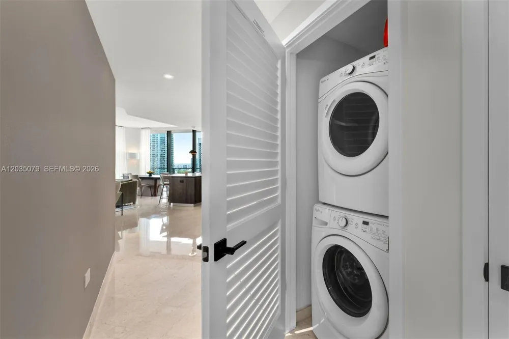 68 SE 6th St #2612 Miami, FL 33131