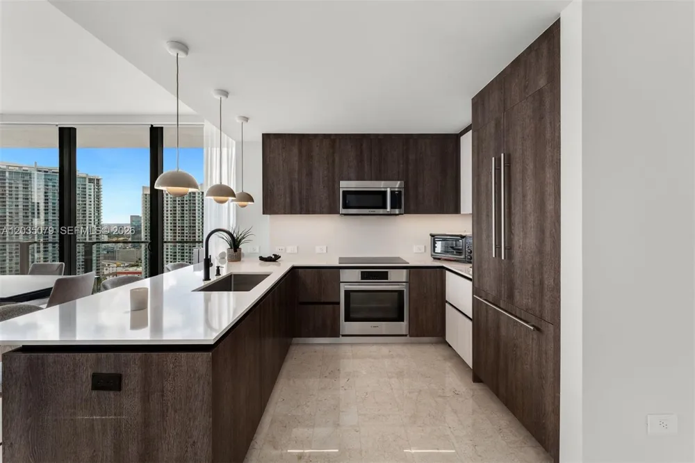 68 SE 6th St #2612 Miami, FL 33131