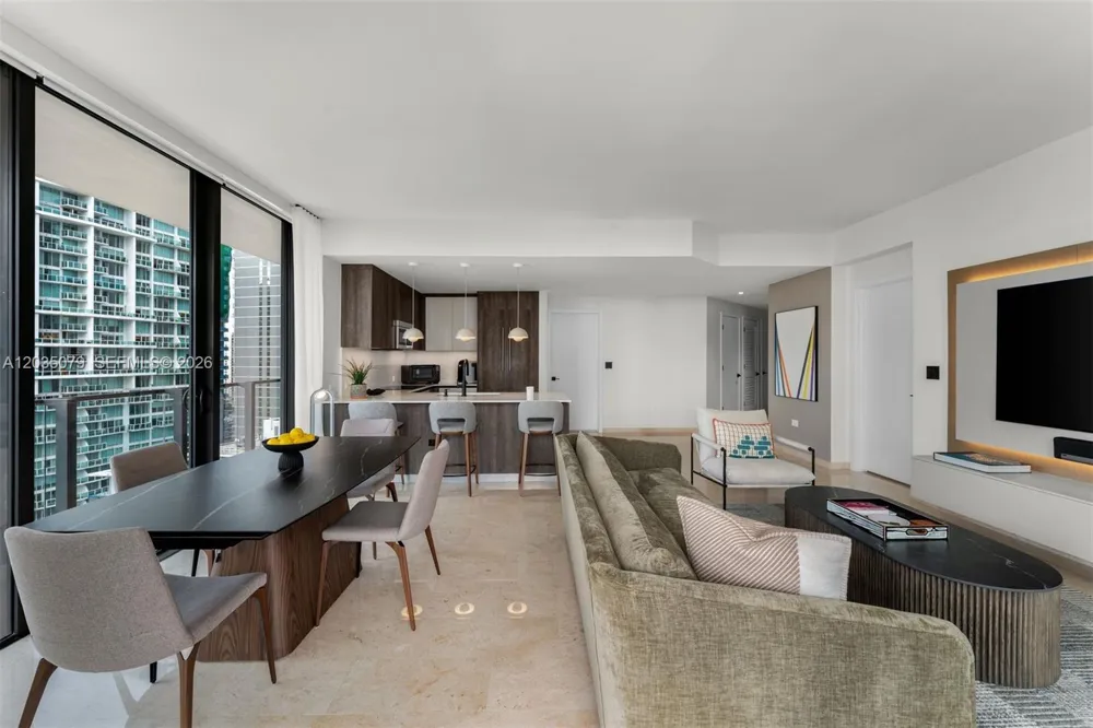 68 SE 6th St #2612 Miami, FL 33131