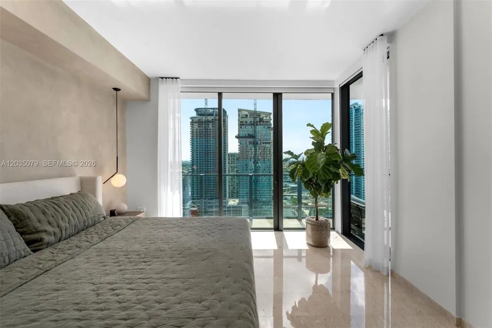 68 SE 6th St #2612 Miami, FL 33131