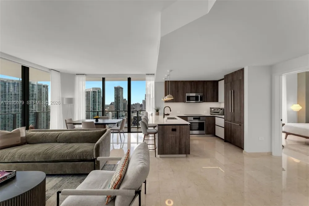 68 SE 6th St #2612 Miami, FL 33131