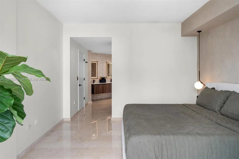 68 SE 6th St #2612 Miami, FL 33131