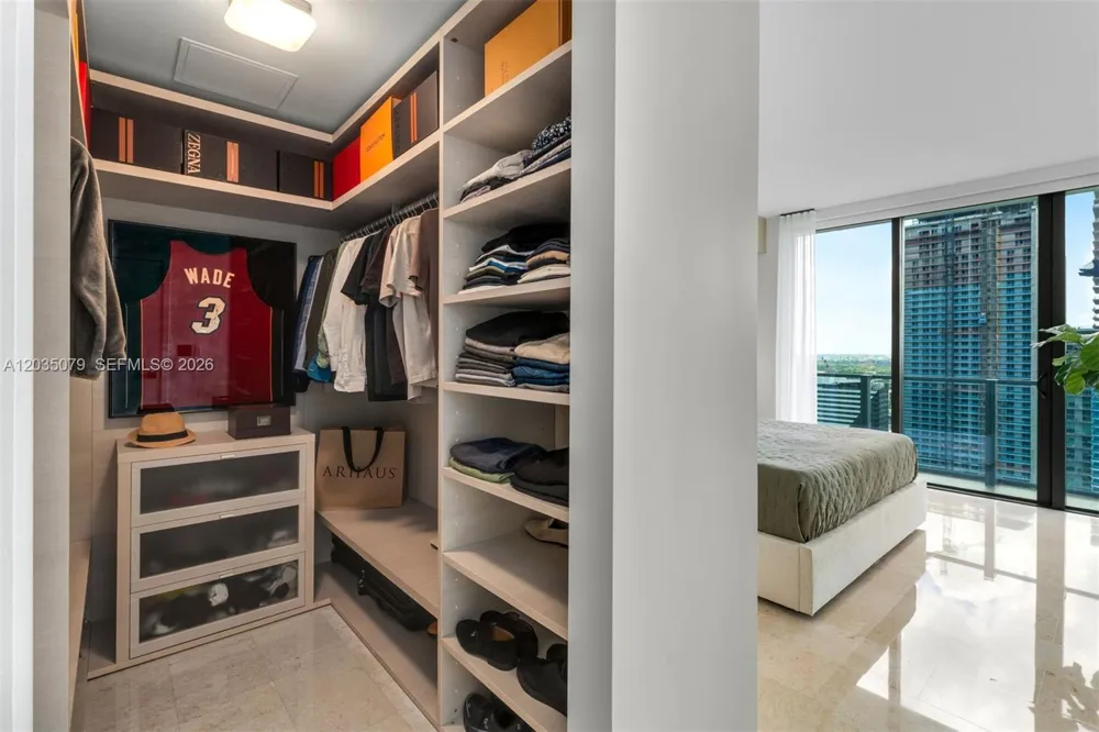 68 SE 6th St #2612 Miami, FL 33131