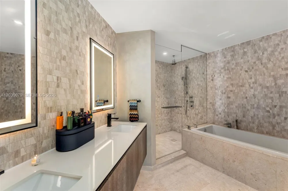 68 SE 6th St #2612 Miami, FL 33131
