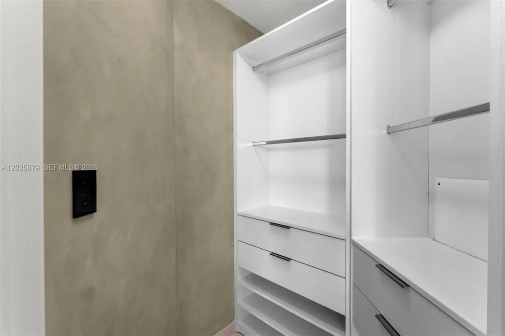 68 SE 6th St #2612 Miami, FL 33131
