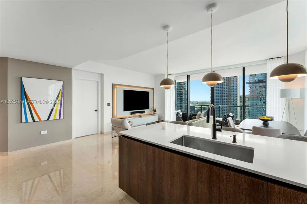68 SE 6th St #2612 Miami, FL 33131