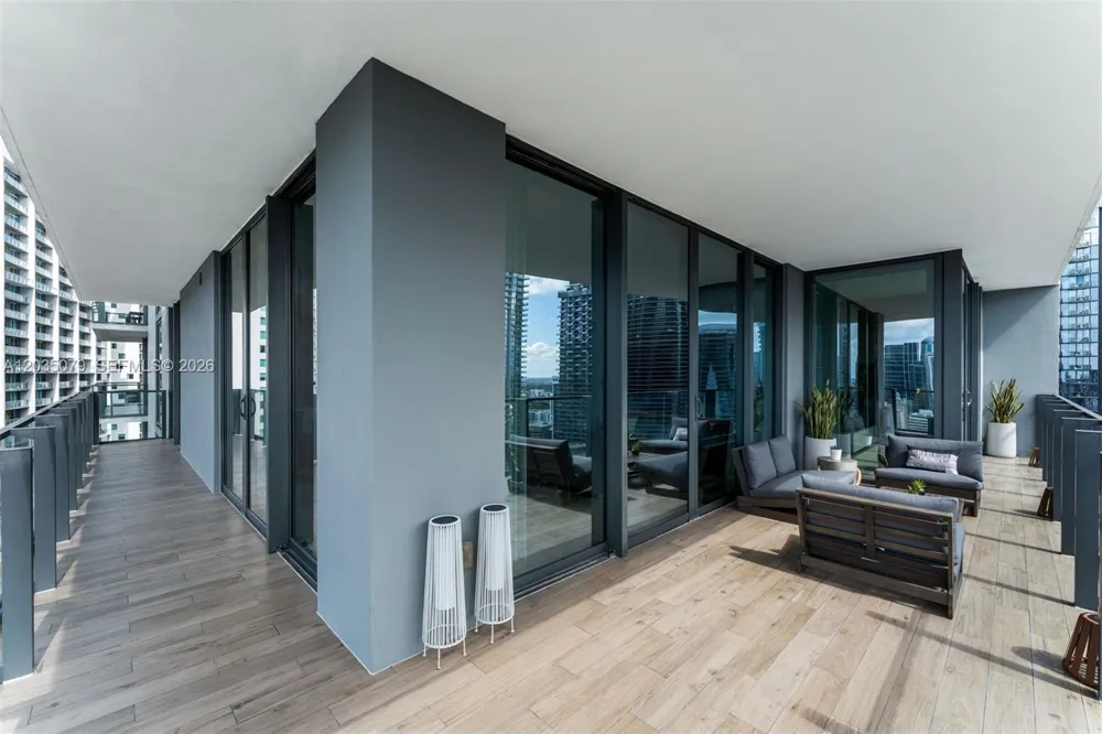 68 SE 6th St #2612 Miami, FL 33131