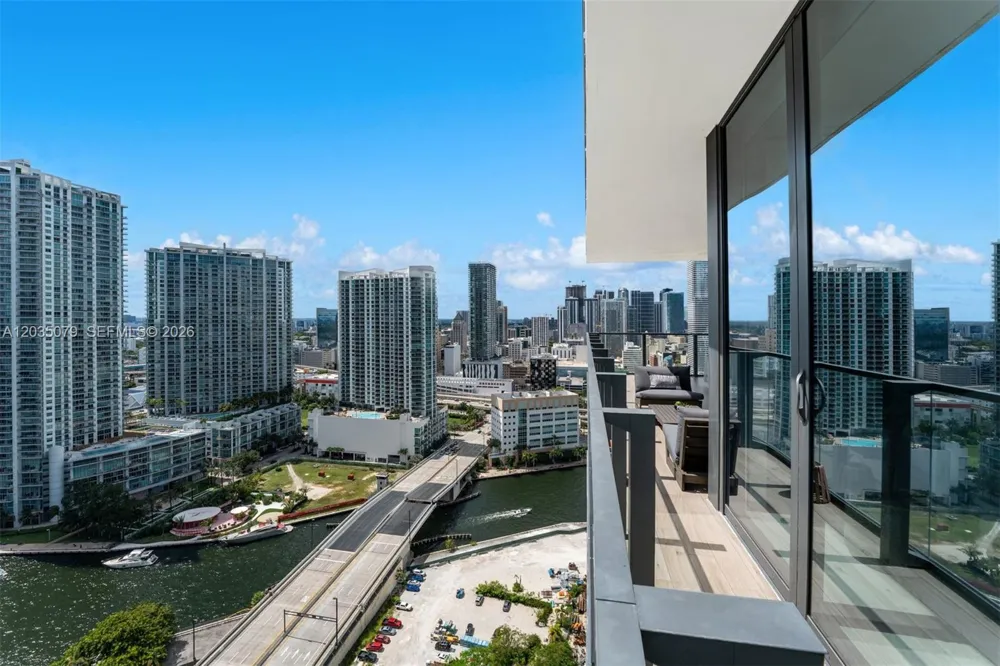 68 SE 6th St #2612 Miami, FL 33131