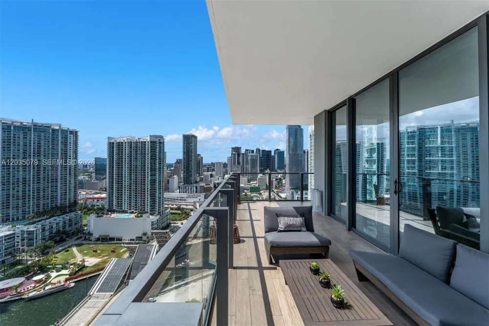 68 SE 6th St #2612 Miami, FL 33131