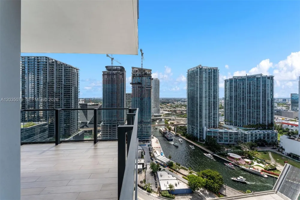 68 SE 6th St #2612 Miami, FL 33131