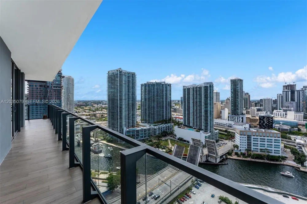 68 SE 6th St #2612 Miami, FL 33131