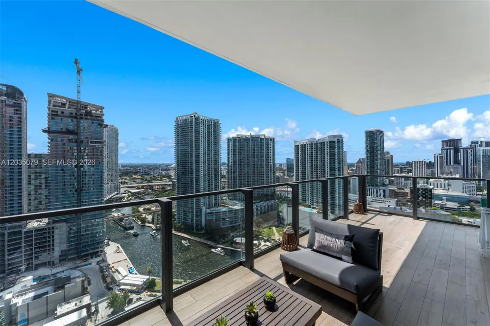 68 SE 6th St #2612 Miami, FL 33131