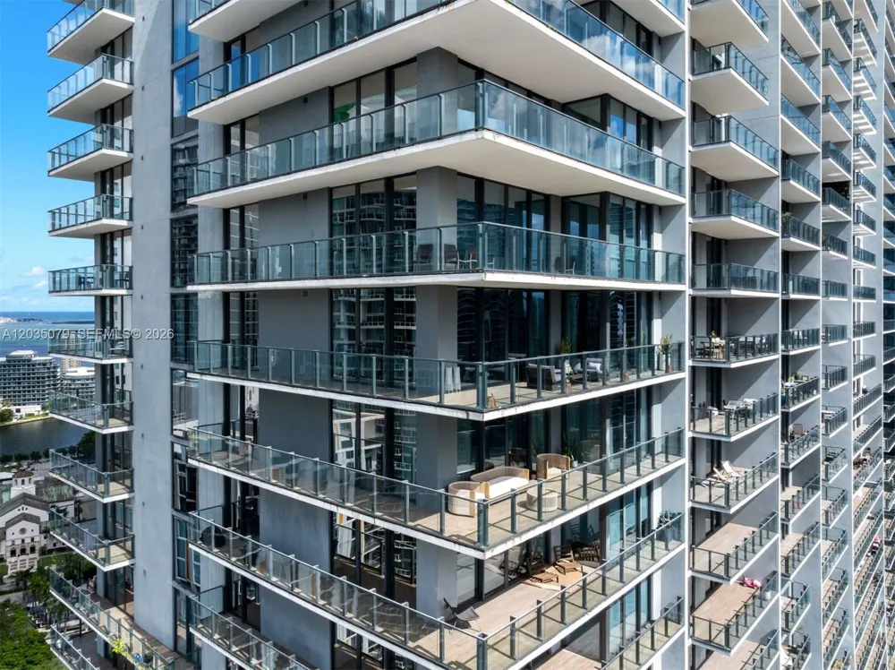 68 SE 6th St #2612 Miami, FL 33131