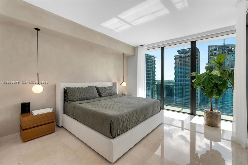 68 SE 6th St #2612 Miami, FL 33131