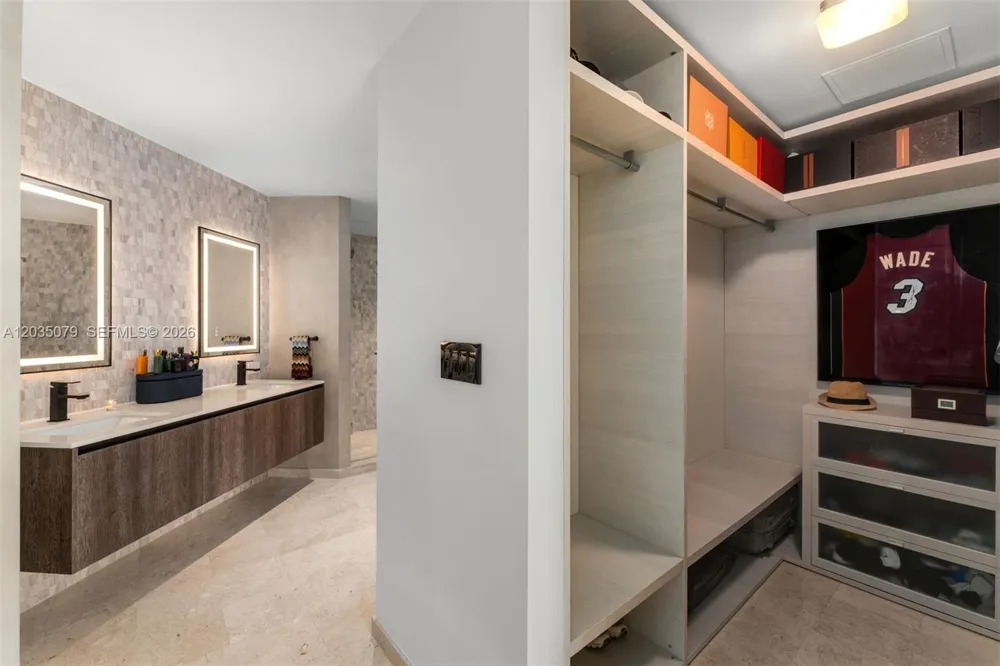 68 SE 6th St #2612 Miami, FL 33131