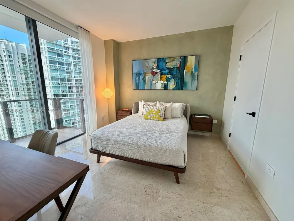 68 SE 6th St #2612 Miami, FL 33131