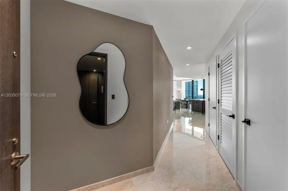 68 SE 6th St #2612 Miami, FL 33131