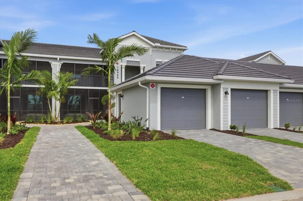 18923 SCALLOP LOOP #205 Bradenton, FL 34211