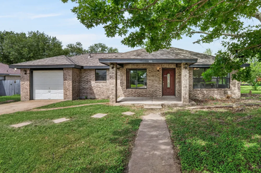 903 Travis Street Lockhart, TX 78644