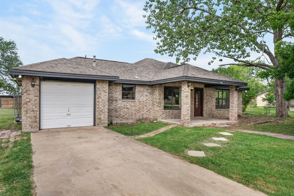 903 Travis Street Lockhart, TX 78644