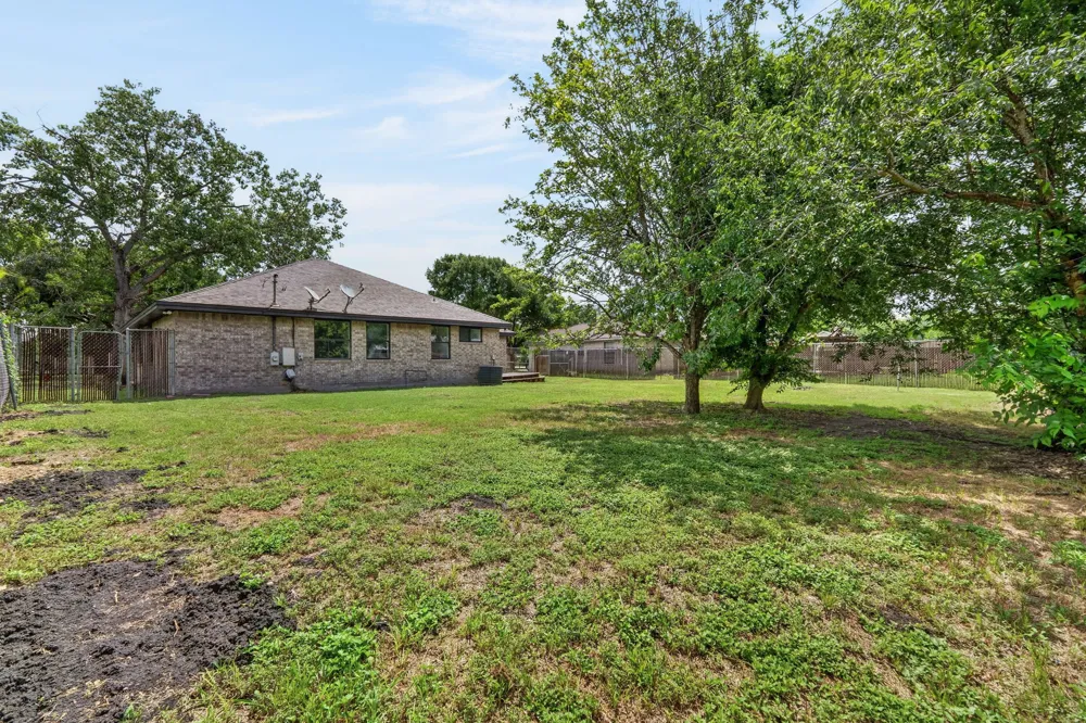 903 Travis Street Lockhart, TX 78644