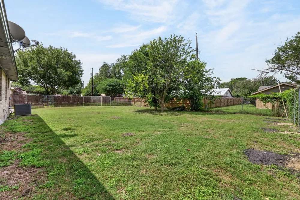 903 Travis Street Lockhart, TX 78644
