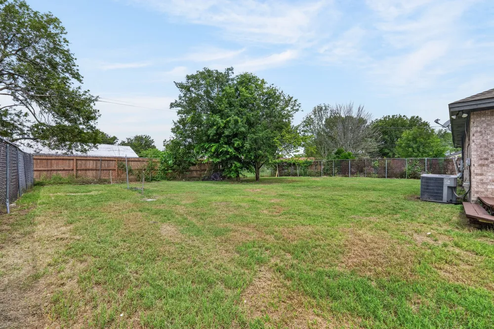 903 Travis Street Lockhart, TX 78644