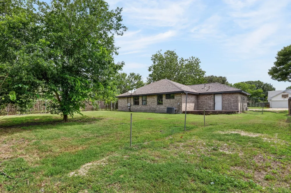 903 Travis Street Lockhart, TX 78644