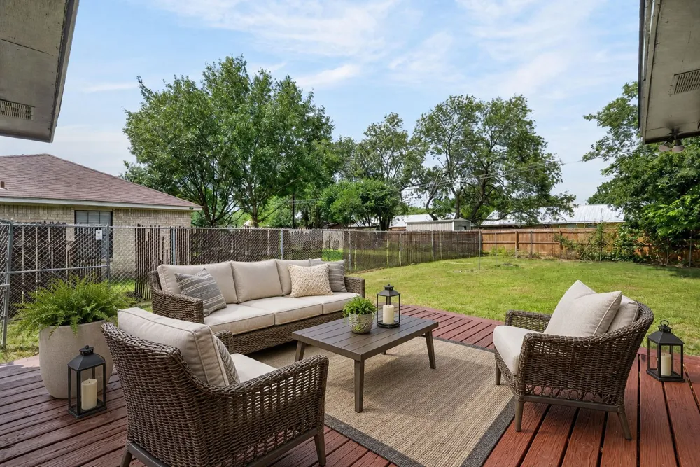 903 Travis Street Lockhart, TX 78644