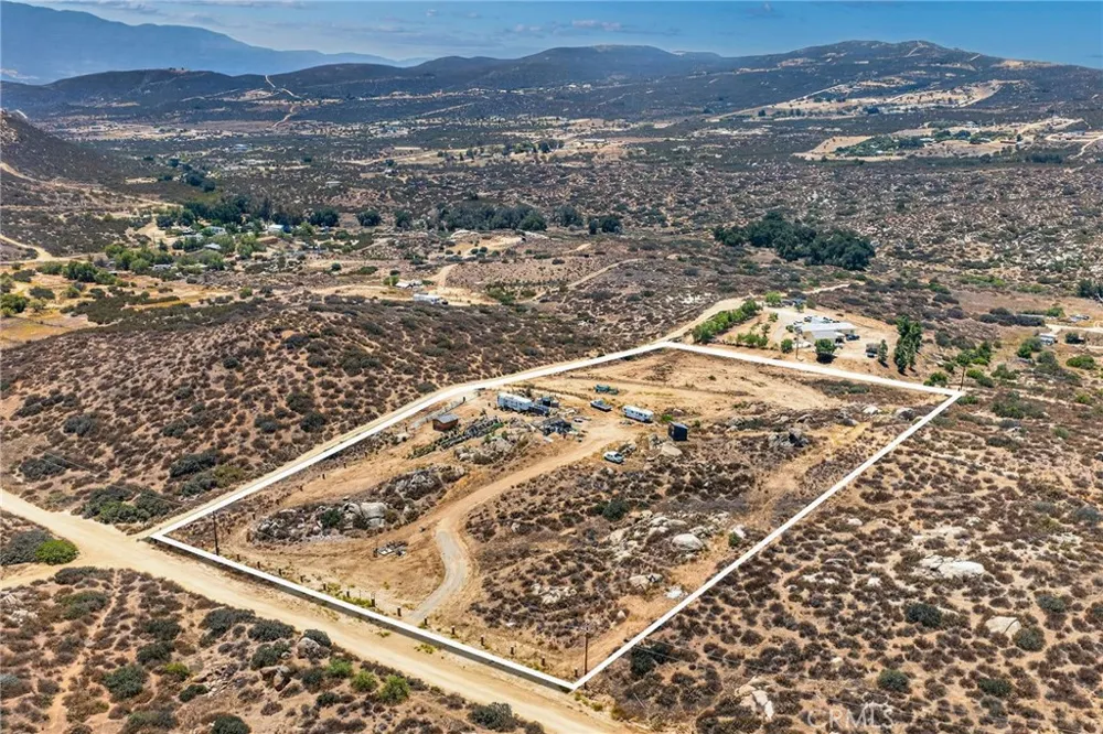 41720 Oak Canyon Road Hemet, CA 92544