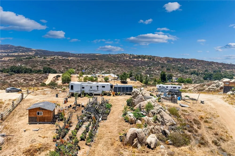 41720 Oak Canyon Road Hemet, CA 92544