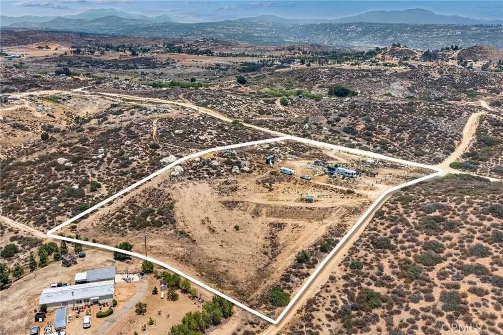 41720 Oak Canyon Road Hemet, CA 92544