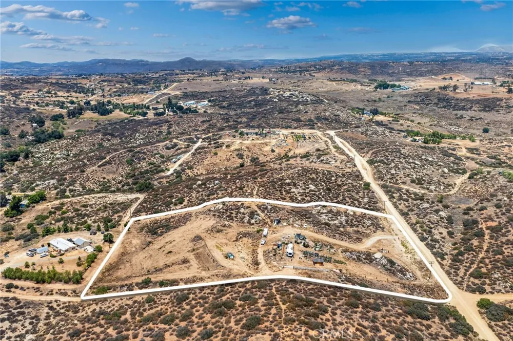 41720 Oak Canyon Road Hemet, CA 92544