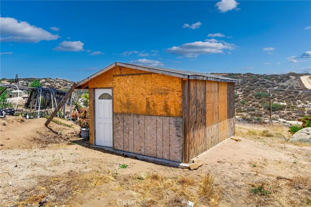41720 Oak Canyon Road Hemet, CA 92544